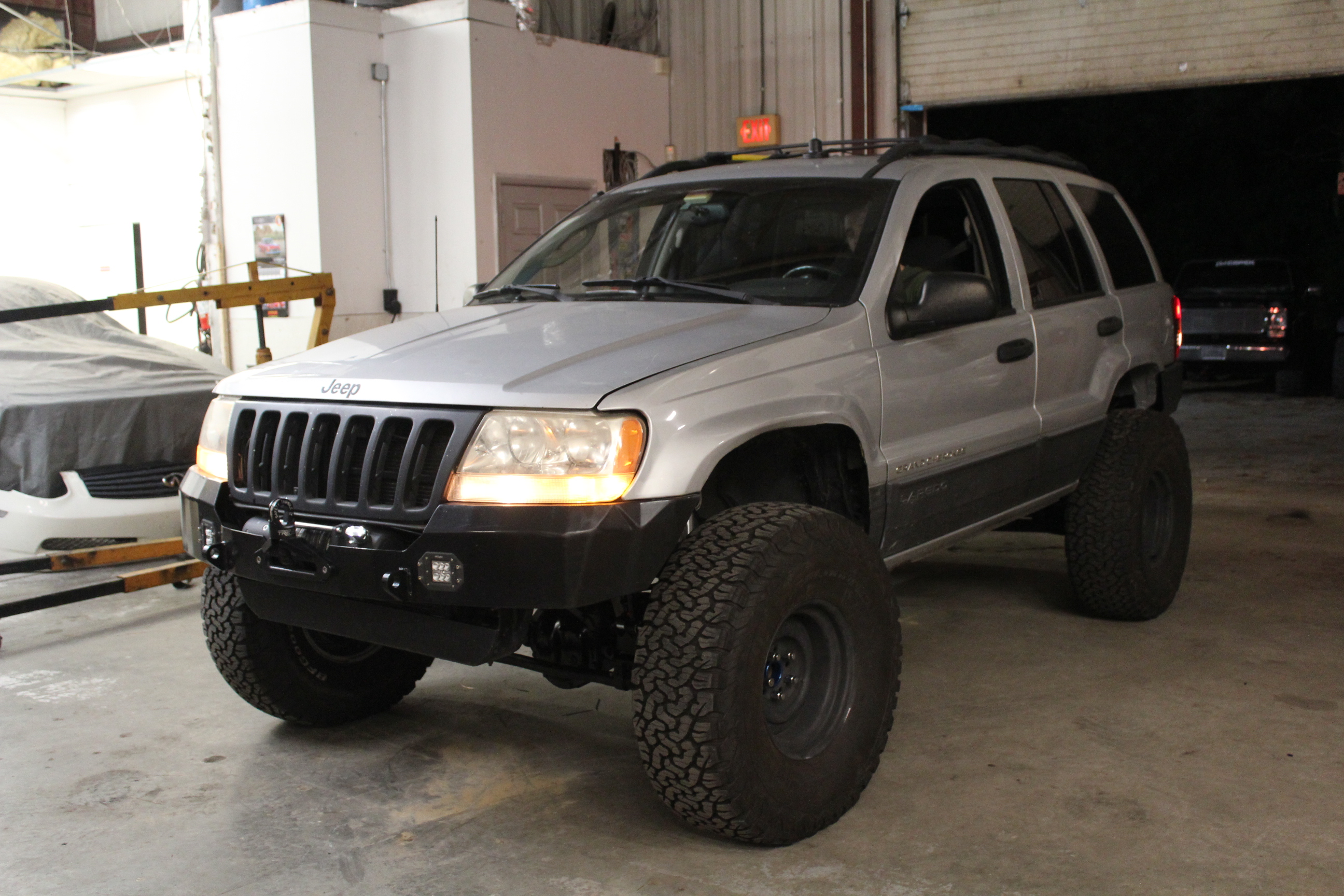 Military Mobility's 2002 Jeep Grand Cherokee build